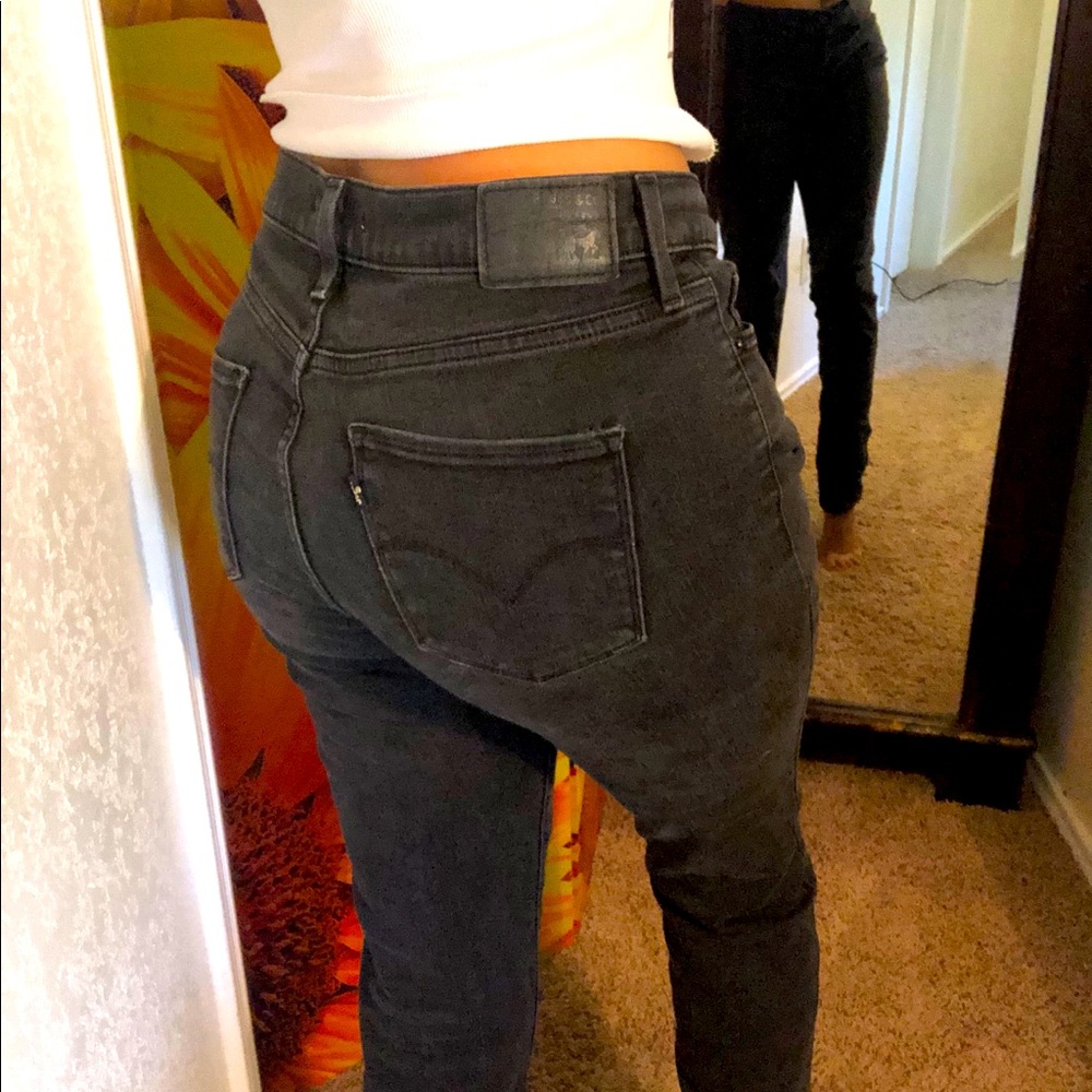 Levi’s 312 skinny shaping jean